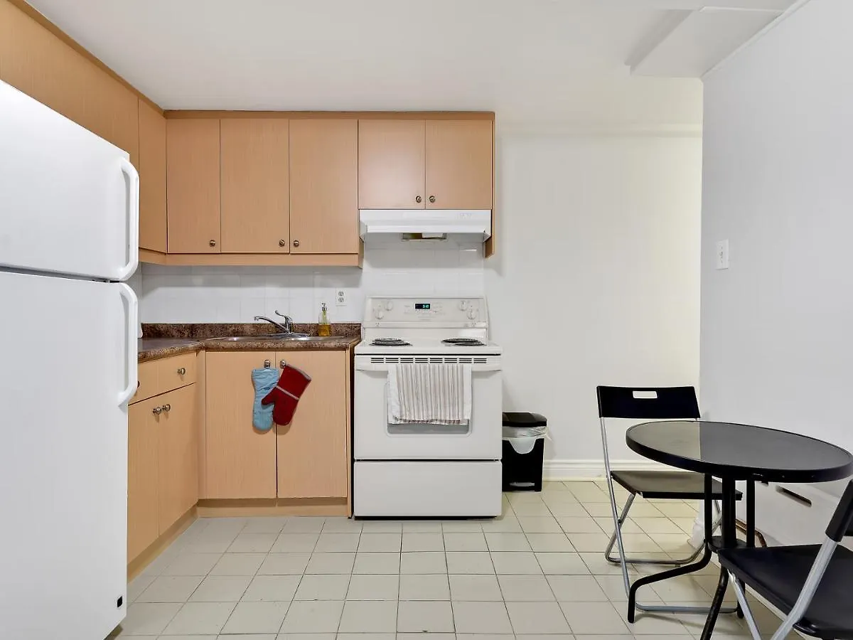 Very Cozy & Comfortable In Downtown Toronto Great Value! Appartement