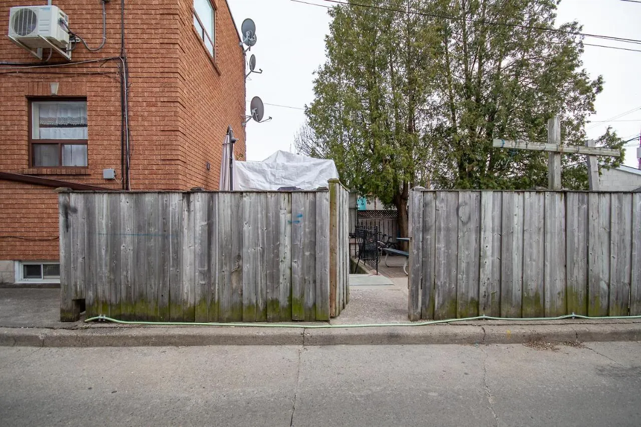 Very Cozy & Comfortable In Downtown Toronto Great Value! Appartement